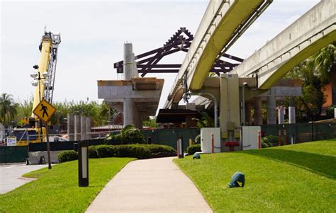 Monorail at Disney’s Polynesian Resort – Mousesteps