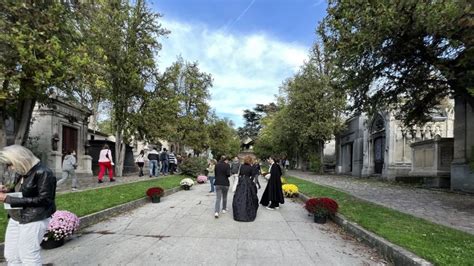 Père Lachaise Cemetery Your Guide to Tickets Hours and Famous Graves