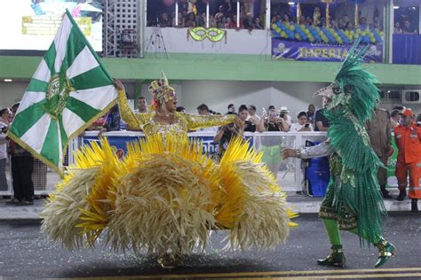 Carnaval Veja A Programa O Para O Dia De Desfiles Das Escolas