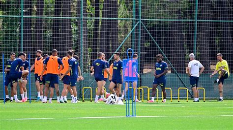 Fenerbahçe nin UEFA kadrosu belli oldu