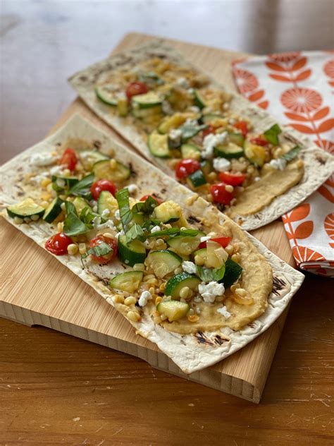 Easy Veggie Flatbread - nurtureandnourishco.com