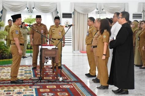 Setda Prov Kalteng Gubernur Lantik Sejumlah Pejabat Pimpinan Tinggi