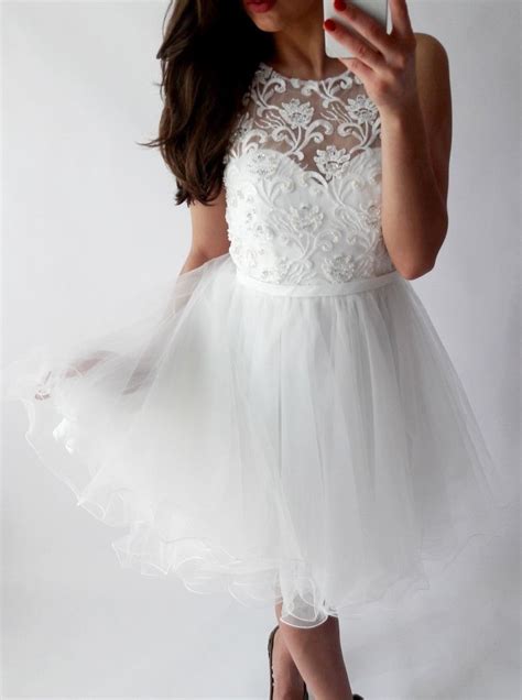 Chic White A Line Homecoming Dresses Scoop Sleeveless Lace Applique