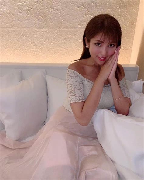 神谷麻美さんのインスタグラム写真 神谷麻美instagram「ワクチン打ったよ👸💗💉🦠 異常なし ️😶‍🌫️ ️🌈💕 海外行きたい