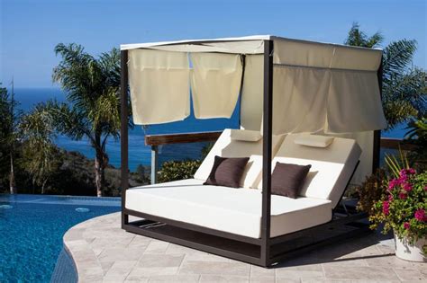 Enjoy The Luxury Of Daybeds By Using Outdoor Daybeds Decorifusta