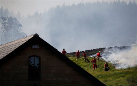 pictures battling  uk wildfires bbc news