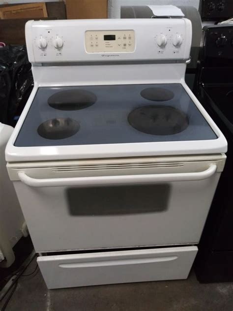 White Frigidaire Glass Top Stove For Sale In Pompano Beach Fl Offerup