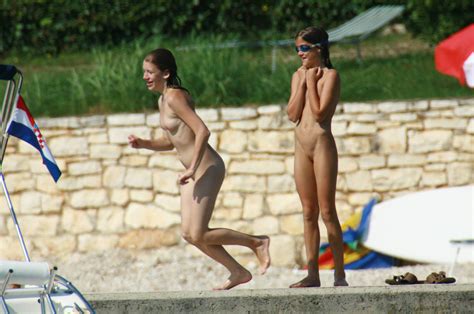 Girls Group Run And Splash From Purenudism Images The Nudism Xyz