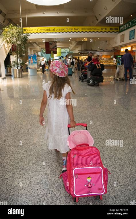 Olbia Flughafen Fotos Und Bildmaterial In Hoher Aufl Sung Alamy