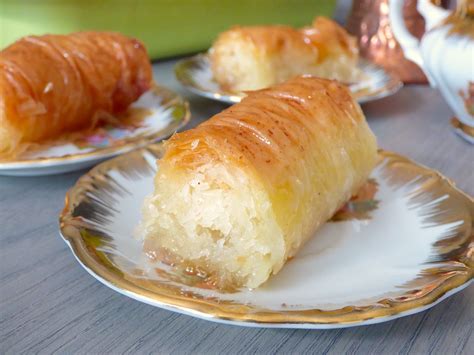 Baklava Rolls La Noix De Coco Et Aux Amandes Greek Sweets Arabic