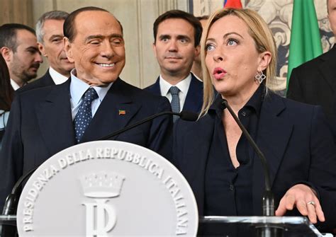 Giorgia Meloni Despide A Silvio Berlusconi Se Va Uno De Los Hombres