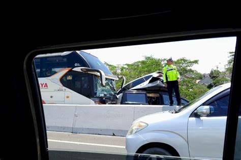 Tabrakan Karambol Di Ruas Tol Banyumanik Bawen Libatkan 6 Mobil Dan 1