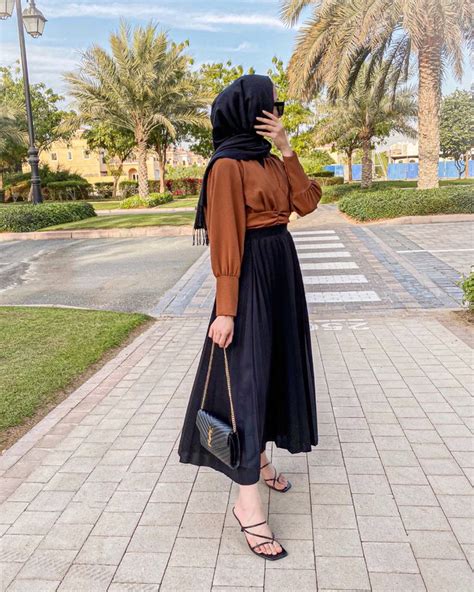 Hijab Fashion And Black Skirt Outfit In 2021 Hijab Fashion Inspiration