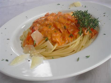 Spaghetti Mit Paprika Rahm Sauce Von Julmul Chefkoch