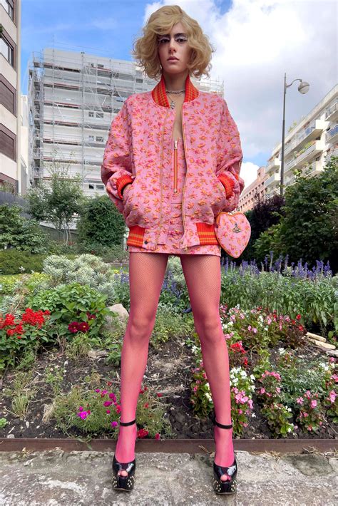 Vivienne Westwood 释出 2023 春季成衣系列 – NOWRE现客