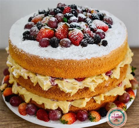 Naked Cake De Brigadeiro Branco Morangos Que Fizemos Para O