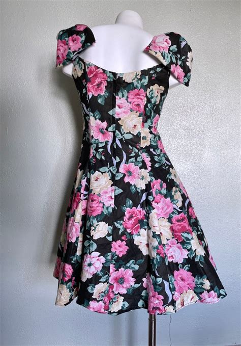 Late S Dark Floral Gunne Sax Dress With Built In Gem