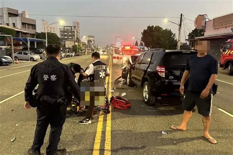 高雄清晨車禍！2小客車「對撞」車頭全爛 1人骨折、1人命危送醫 社會萬象 要聞 Nownews今日新聞