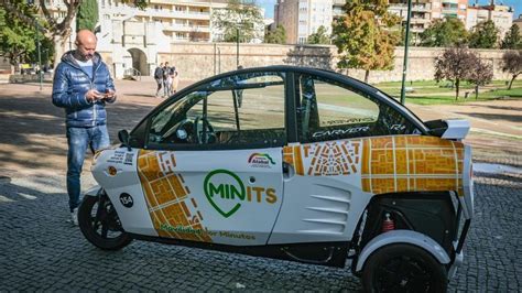 Minits prueba en Badajoz unos nuevos triciclos eléctricos para ampliar