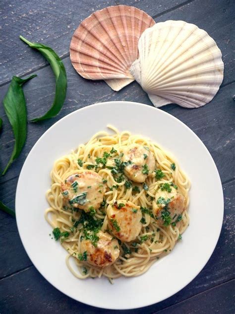 Creamy Garlic Scallops With Pasta Easy Scallop Recipes Best Seafood