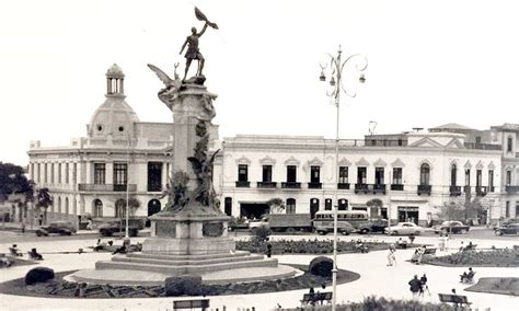 Lima Una antigua vista de la Plaza Bolognesi Metrópoli Republica