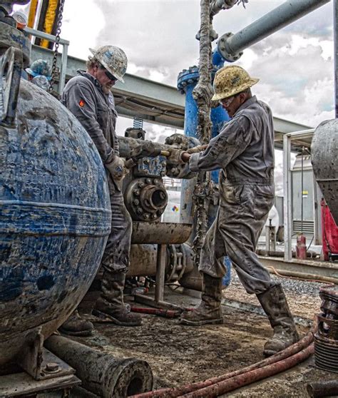 Crew Working On Mud Pump Oil Rig Jobs Oil Platform Oil Rig