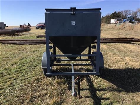 L H Versa Tote Trailer Mounted Feed Hopper Bigiron Auctions