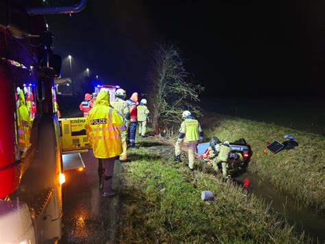 FW Lehrte Verkehrsunfall PKW nach überschlag im Graben Person