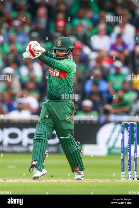 Tamim Iqbal Hi Res Stock Photography And Images Alamy