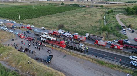 Son dakika Manisa Turgutlu da korkunç kaza 1 ölü 30 yaralı