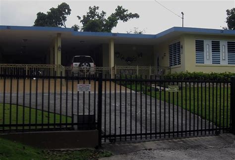 Image Casa Con Dos Marquesinas En San Sebasti N Puerto Rico