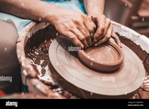 Alfarero masculino fotografías e imágenes de alta resolución Alamy