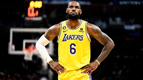 Lakers Drop Fourth Straight Lebron James Exits Fourth Quarter With