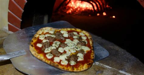 Impasto Per Pizza Cotta Nel Forno A Legna