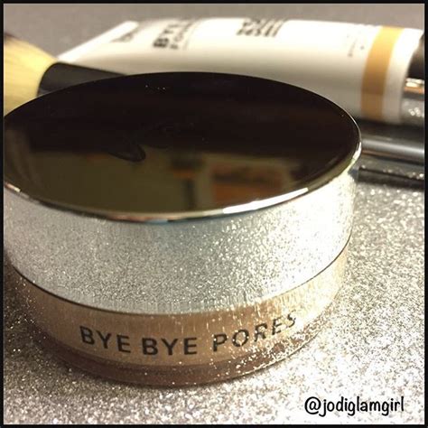 Bye Bye Pores Tinted Skin Blurring Finishing Powder