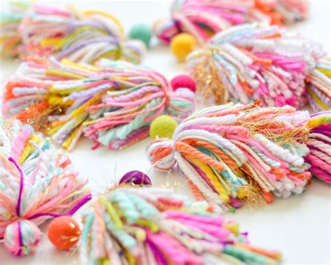 Handmade Colorful Yarn Tassel Garland For Decorating Baby Nurseries