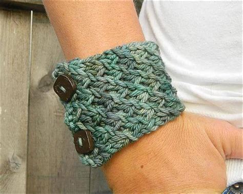 Eye Catching Crochet Bracelet Tutorials Diy To Make