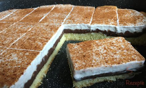 Leckerer Kuchen Mit Pudding Und Einer Creme Aus Saurer Sahne Top