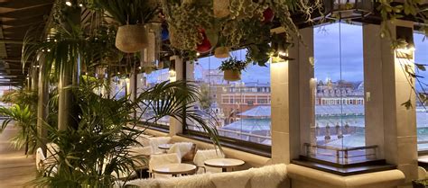 Soak Up A Rare Festive View At This Winter Rooftop Bar