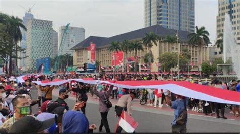 Peserta Kirab Merah Putih Mulai Padati Kawasan Bundaran HI Ada