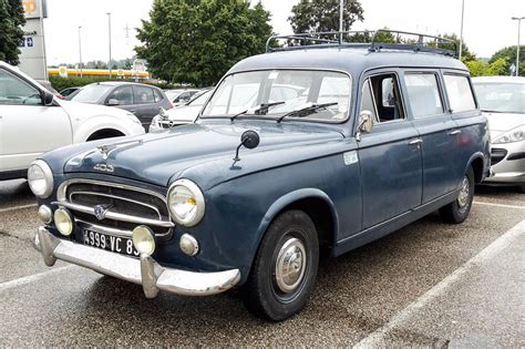 Peugeot 403 Break Une Voiture De Collection Proposée Par Bernard E