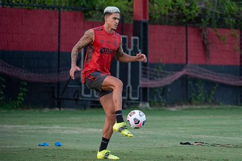 Pedro treina no Flamengo mas segue como dúvida para clássico