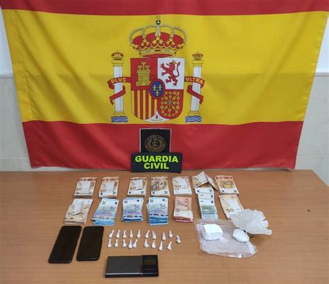 Detenidas Dos Personas Tras Desmantelar Un Punto De Venta De Droga Con