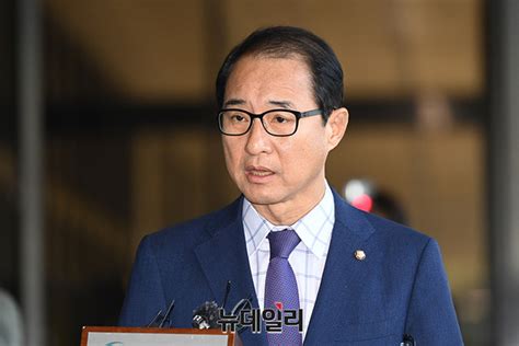 포토 민주당 전당대회 돈봉투 의혹 검찰 출석하는 이성만 의원 Save Internet 뉴데일리