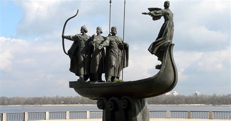 Знаменитые памятники Украины