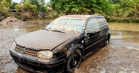 Jak Rozpozna Auto Po Powodzi Dwa Miejsca Do Sprawdzenia Motoryzacja