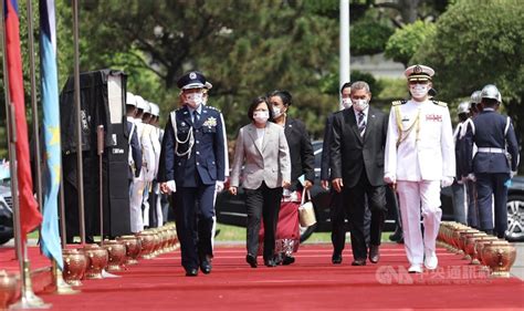 蔡總統軍禮歡迎 吐瓦魯總理拿塔諾：堅守忠誠邦誼[影] 政治 中央社 Cna