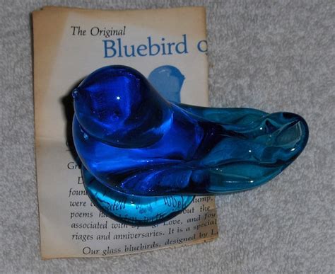 Vintage Art GLASS Bluebird Of Happiness Figurine Leo Ward Bird