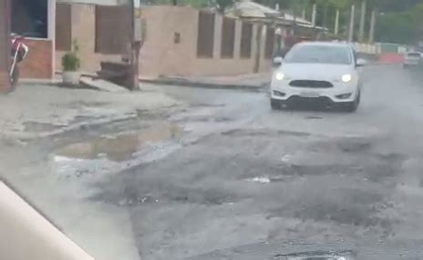 VÍDEO Morador da Santa Lídia reivindica manutenção urgente na avenida