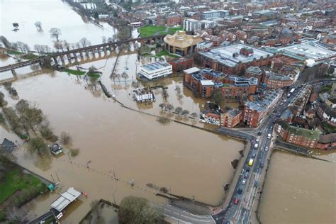 Heavy rain causes flooding in the south of the UK and major flooding in Nottinghamshire – News ...